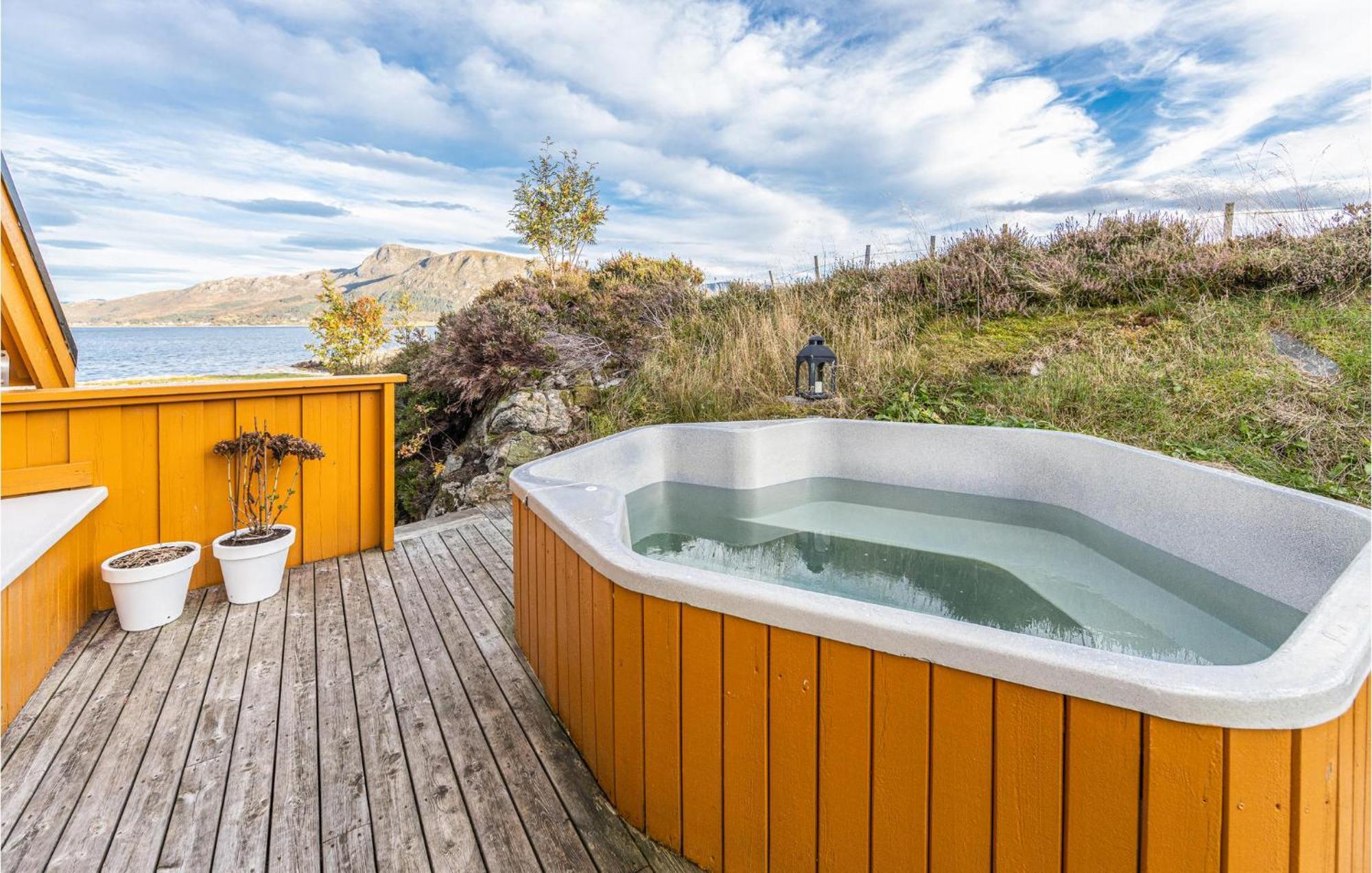Awesome Home In Kvamsoy With Jacuzzi Sandvik  Exterior photo